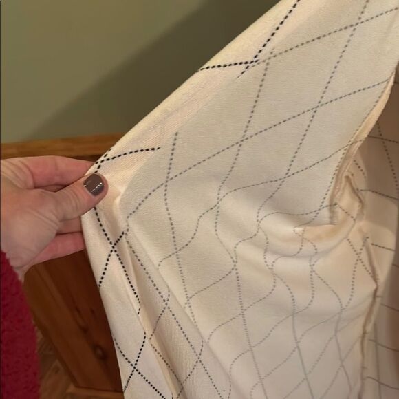 Elegant Cream Cardigan with Diamond Design - Picture 4 of 10